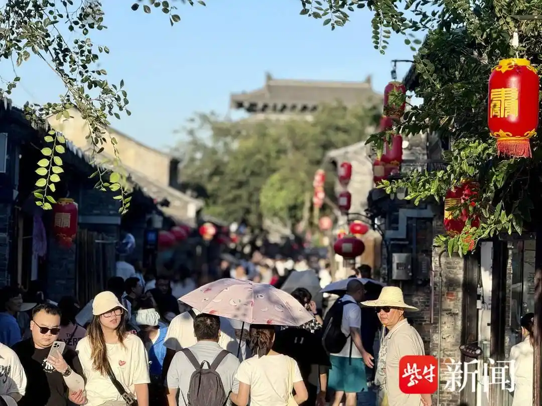 属于“苏超”的周末，扬州各大旅游景点游人如织