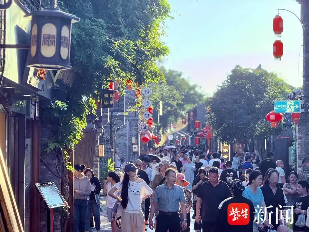 属于“苏超”的周末，扬州各大旅游景点游人如织