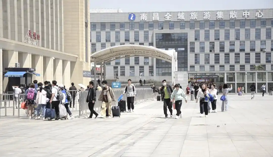 “火车+汽车”！12306上可以直接买汽车票