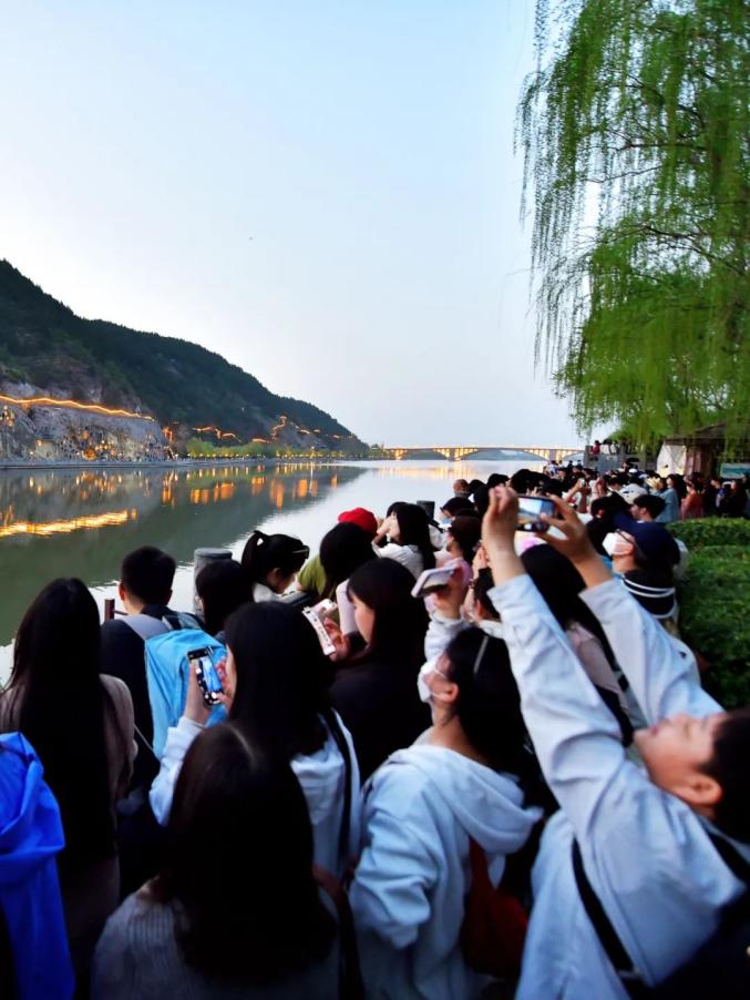 龙门的夜！Oh Yeah！