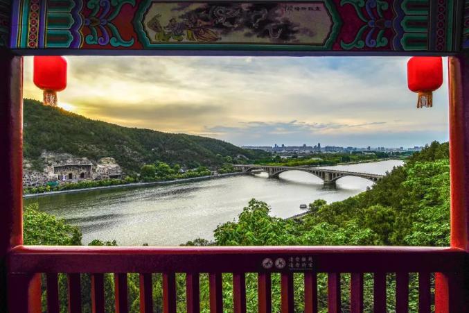 八种色彩，领略龙门石窟全年之美！