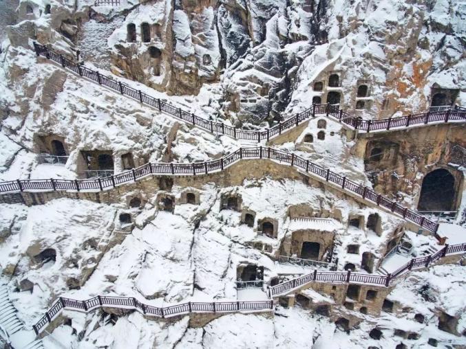 八种色彩，领略龙门石窟全年之美！