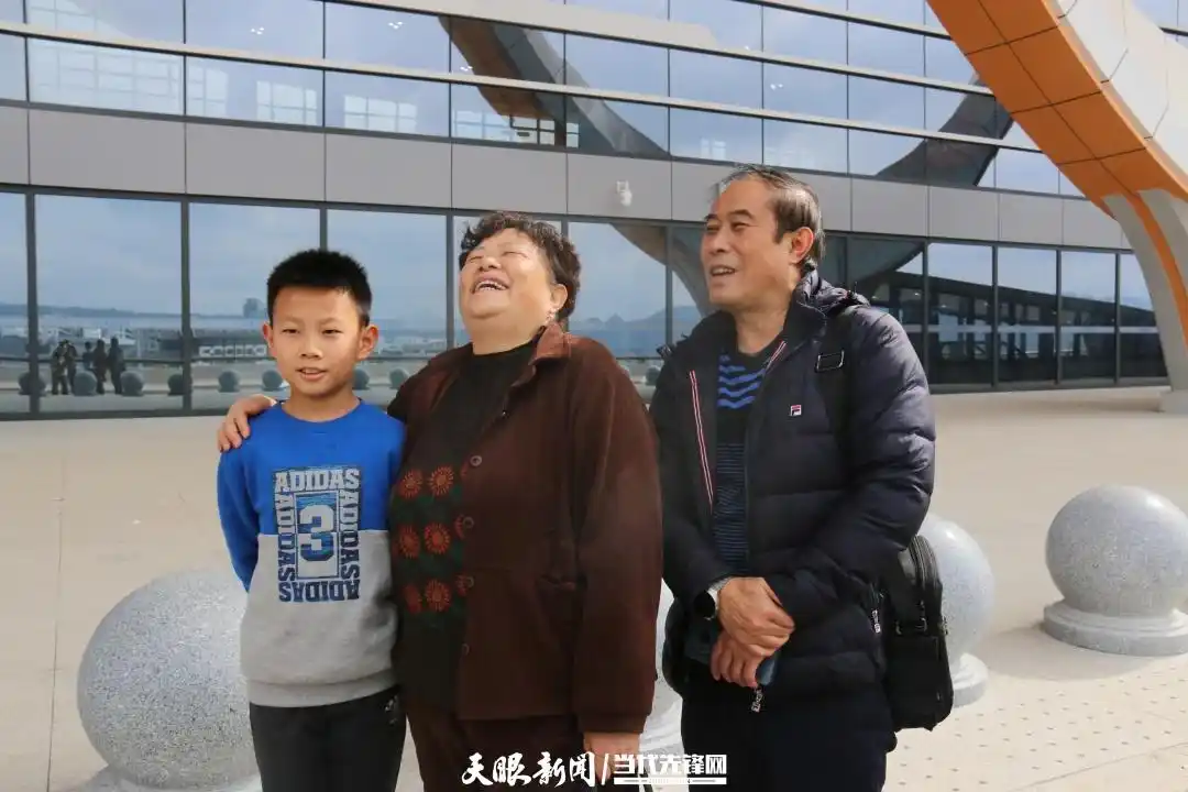 群山作证：这条高铁，载着298万黔西南儿女的“诗与远方”