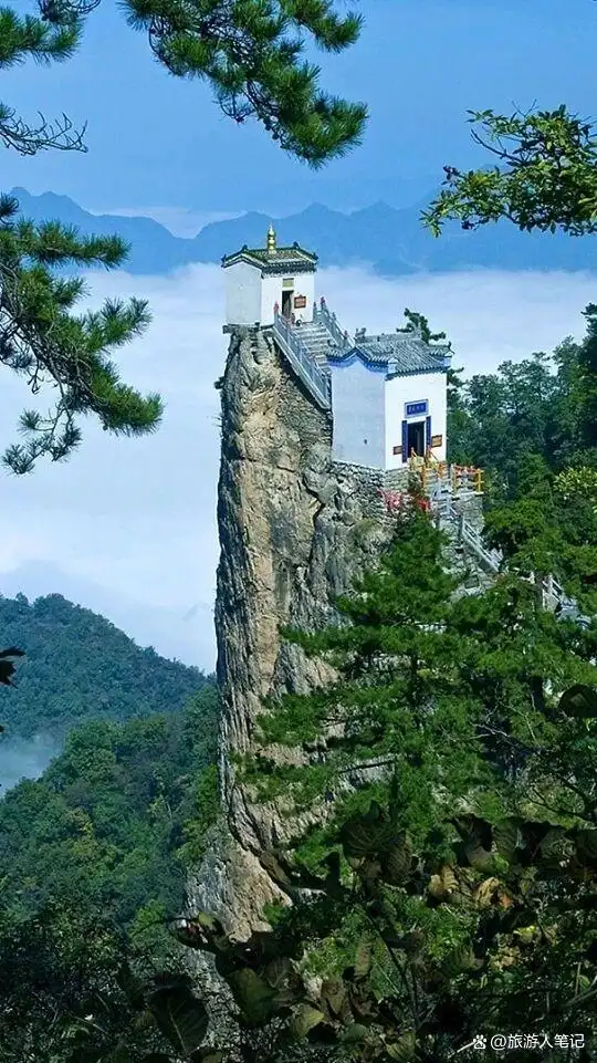 悬于悬崖的千年奇迹，国内最险的八大寺庙：这些寺庙之所以千年不倒