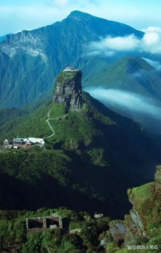 悬于悬崖的千年奇迹，国内最险的八大寺庙：这些寺庙之所以千年不倒