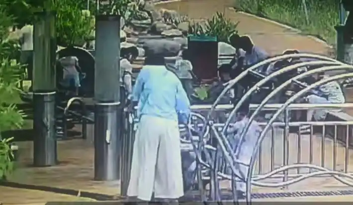 5岁女孩在游乐园疑遭电击进ICU 家长：园方答应赔偿后又反悔