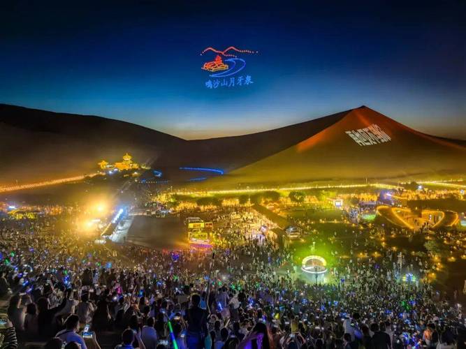 【中央媒体看甘肃】甘肃敦煌：雪润鸣沙 月泉如画