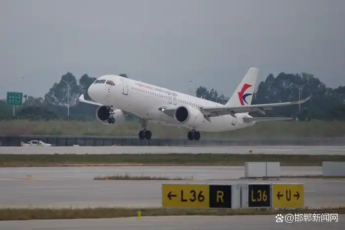 见证历史：东航C919航班完成白云机场T3首飞
