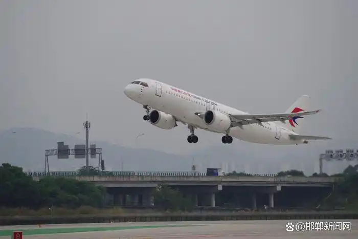 见证历史：东航C919航班完成白云机场T3首飞