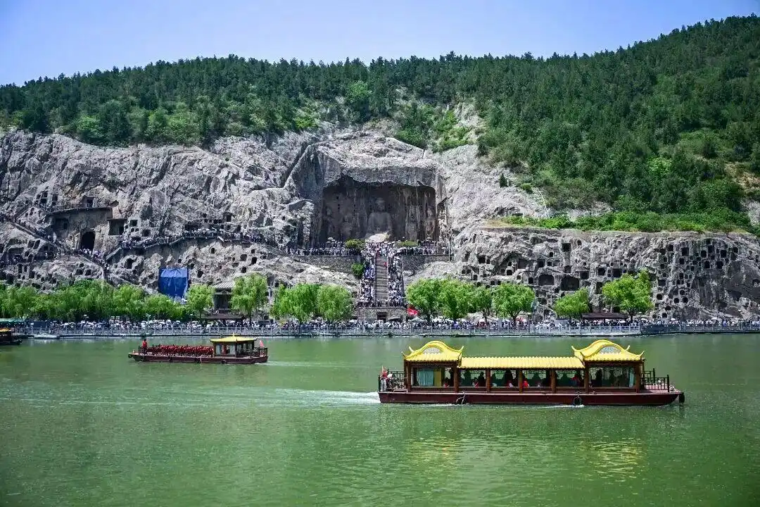 龙门石窟的造像为什么西山比东山多？