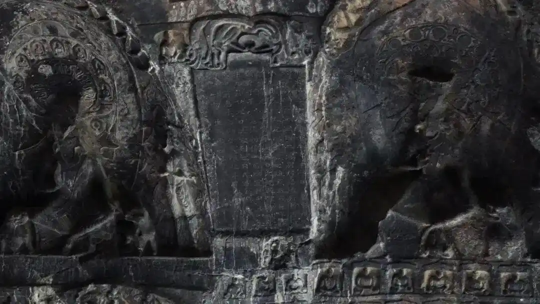 龙门石窟的造像为什么西山比东山多？