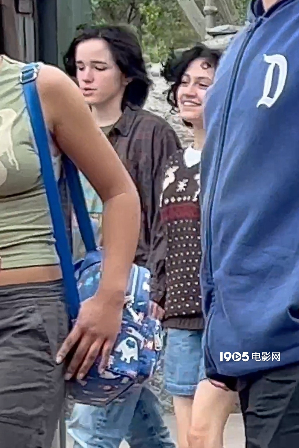 再婚家庭和睦!大本女儿与洛佩慈女儿牵手去游乐园