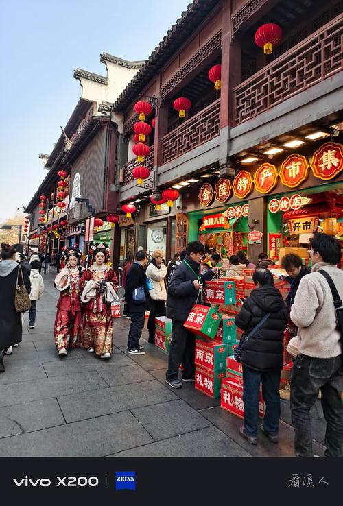 “逛玩学晒”夫子庙，旧书市集烟火气中焕活力