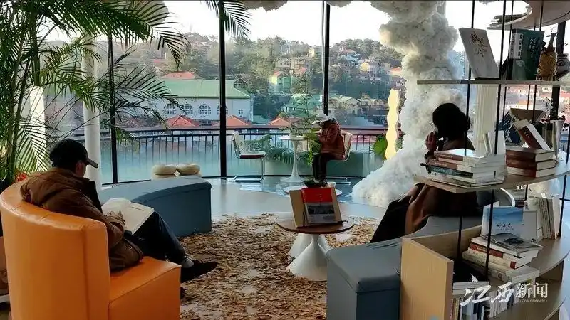 “客”来文气盛 名山多胜游