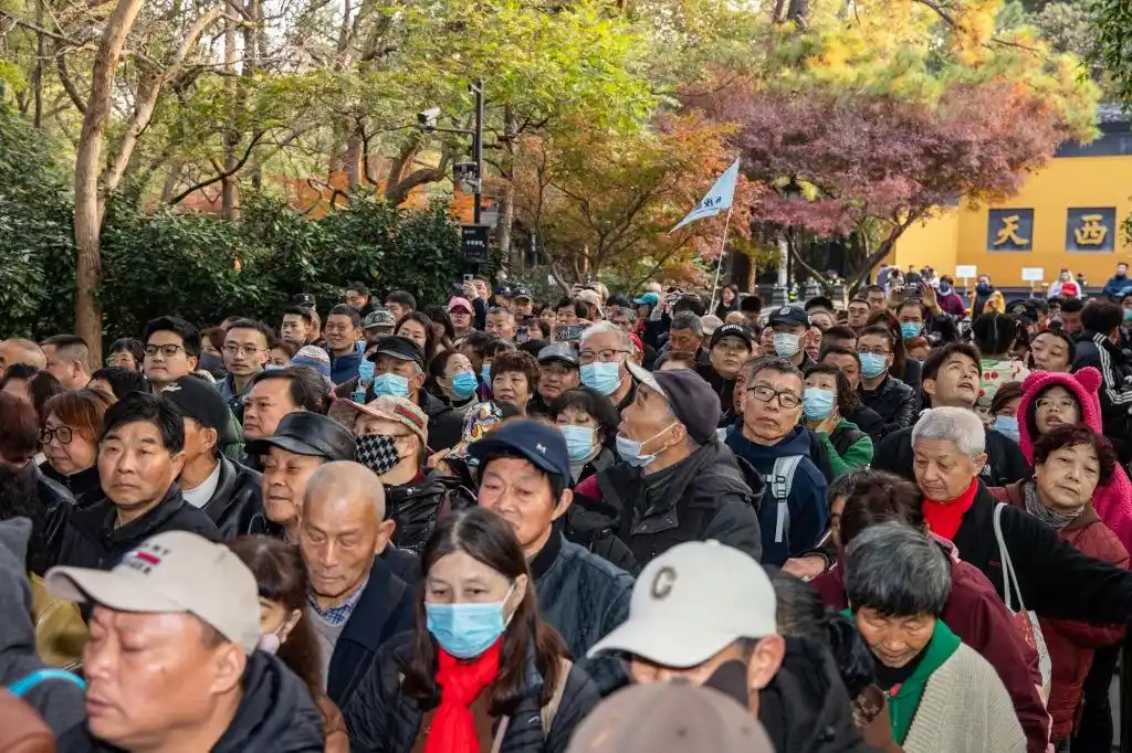 镜头内外｜灵隐寺免门票首日，约满！