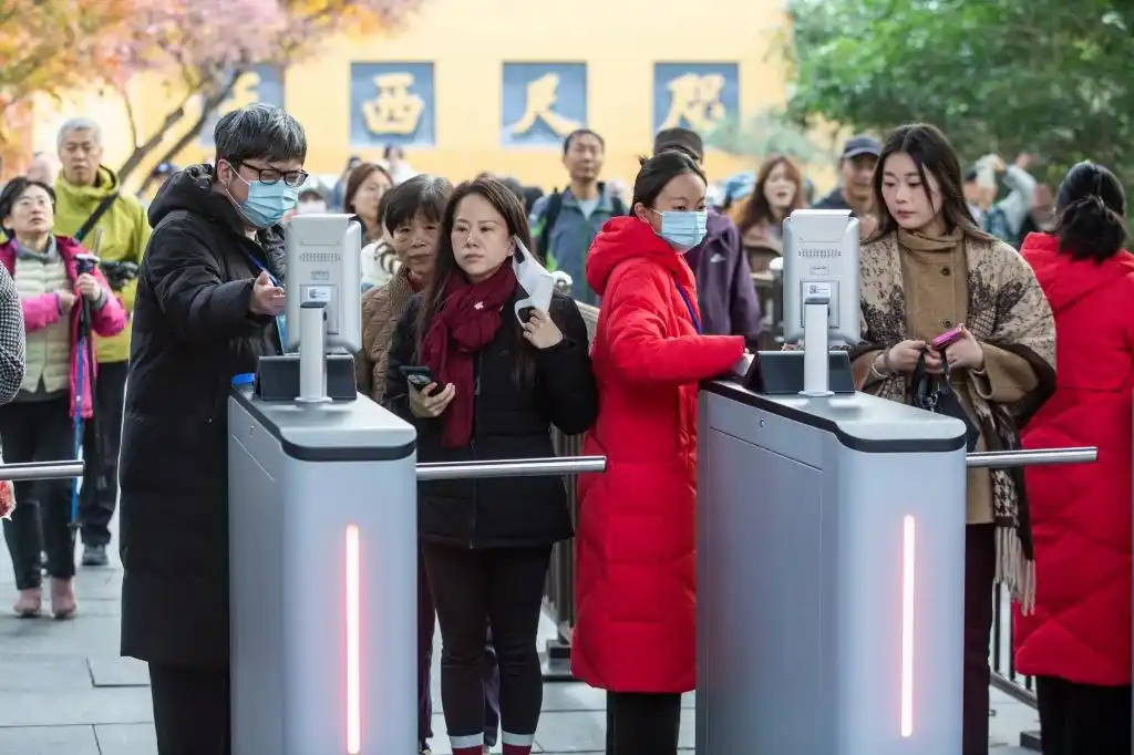 镜头内外｜灵隐寺免门票首日，约满！
