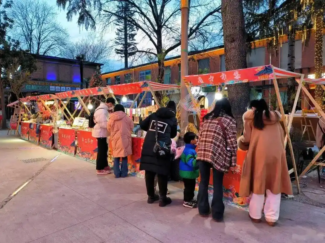 免费逛！郑州这9条特色街区，值得反复打卡→