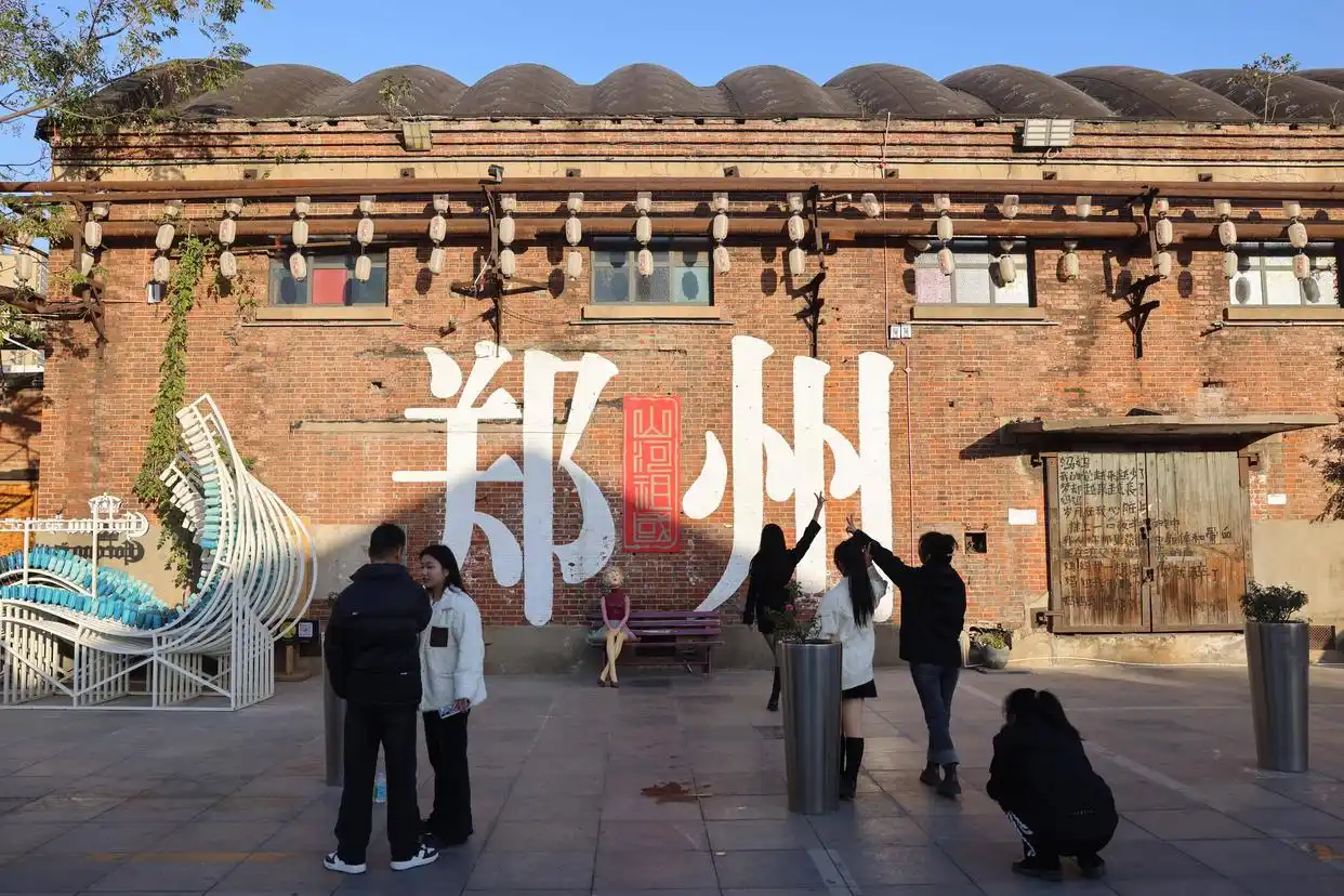 免费逛！郑州这9条特色街区，值得反复打卡→