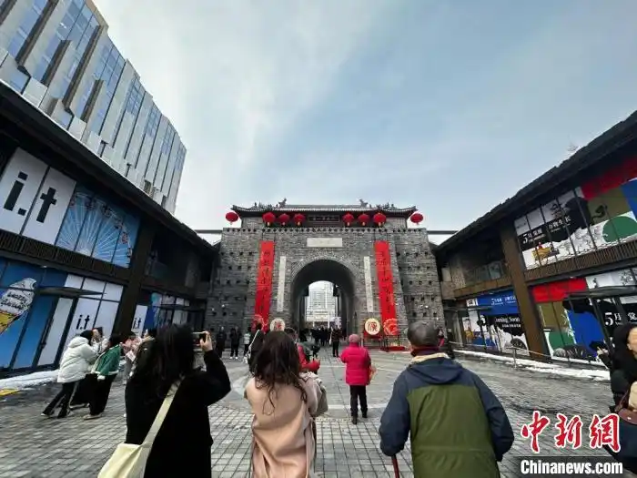 （新春走基层）江苏徐州“夫子庙”盛装喜迎新春 魅力商圈“碰撞”非遗市集