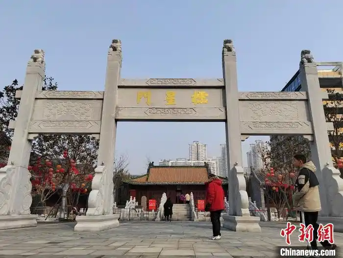 （新春走基层）江苏徐州“夫子庙”盛装喜迎新春 魅力商圈“碰撞”非遗市集