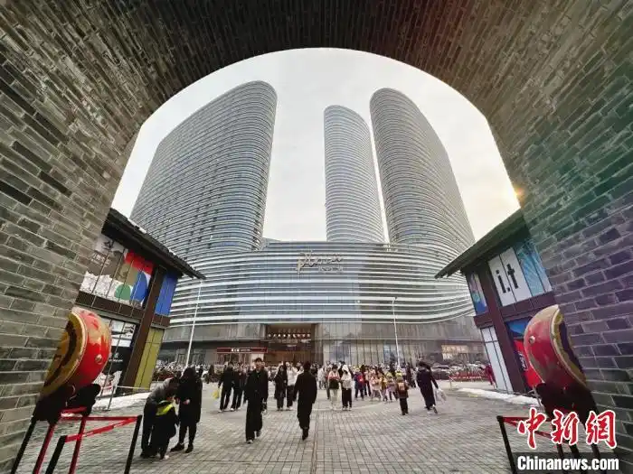 （新春走基层）江苏徐州“夫子庙”盛装喜迎新春 魅力商圈“碰撞”非遗市集