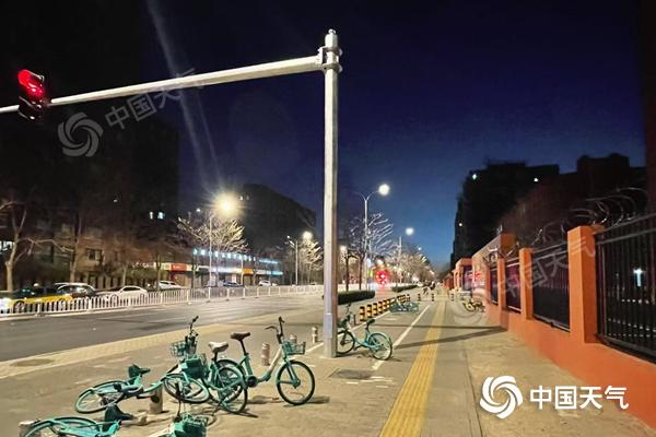 北京今天气温下降西部北部有降雪 明天继续降温最高温跌至冰点