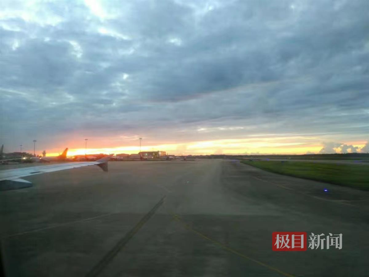 这个春节说走就走：孙子带八旬奶奶海南度假，夫妻推迟一年的蜜月之旅终于成行