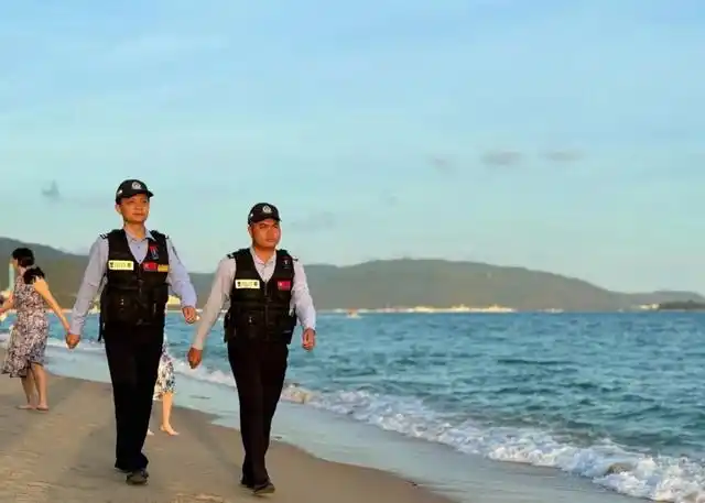 「平安过大年」三亚亚龙湾海岸派出所：用心织就景区安全网