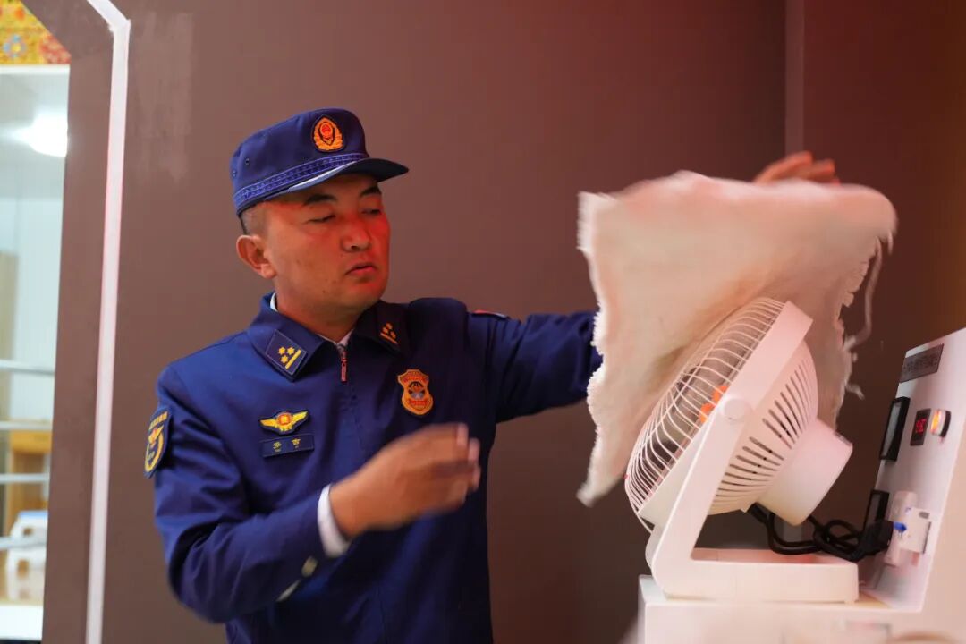 【119消防宣传月】林芝市“雪域蓝盾 · 消防宣传教育讲师团”邀请社会单位参观体验消防科普教育基地