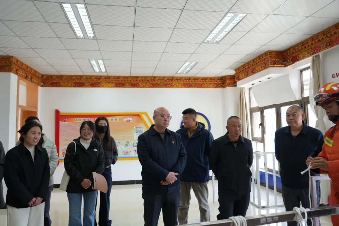 【119消防宣传月】林芝市“雪域蓝盾 · 消防宣传教育讲师团”邀请社会单位参观体验消防科普教育基地