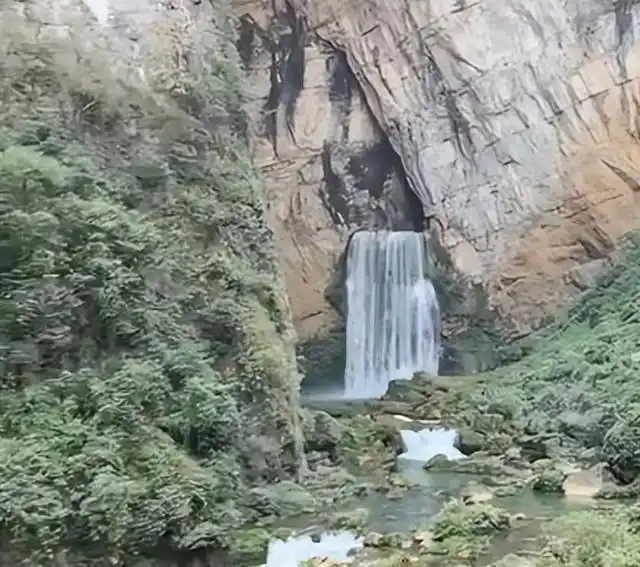 贵州一未开发景点被圈地收费，当地回应