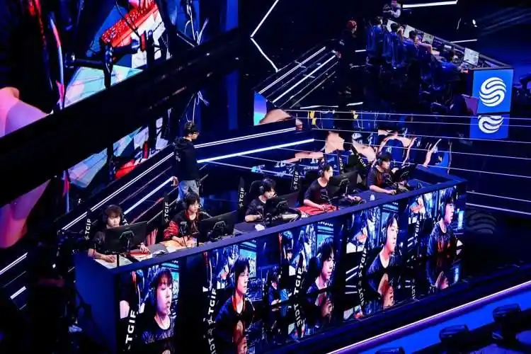 2025上海电竞大师赛开启梦剧场模式：市集、商圈以及秒空的门票