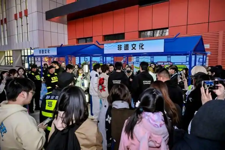 2025上海电竞大师赛开启梦剧场模式：市集、商圈以及秒空的门票