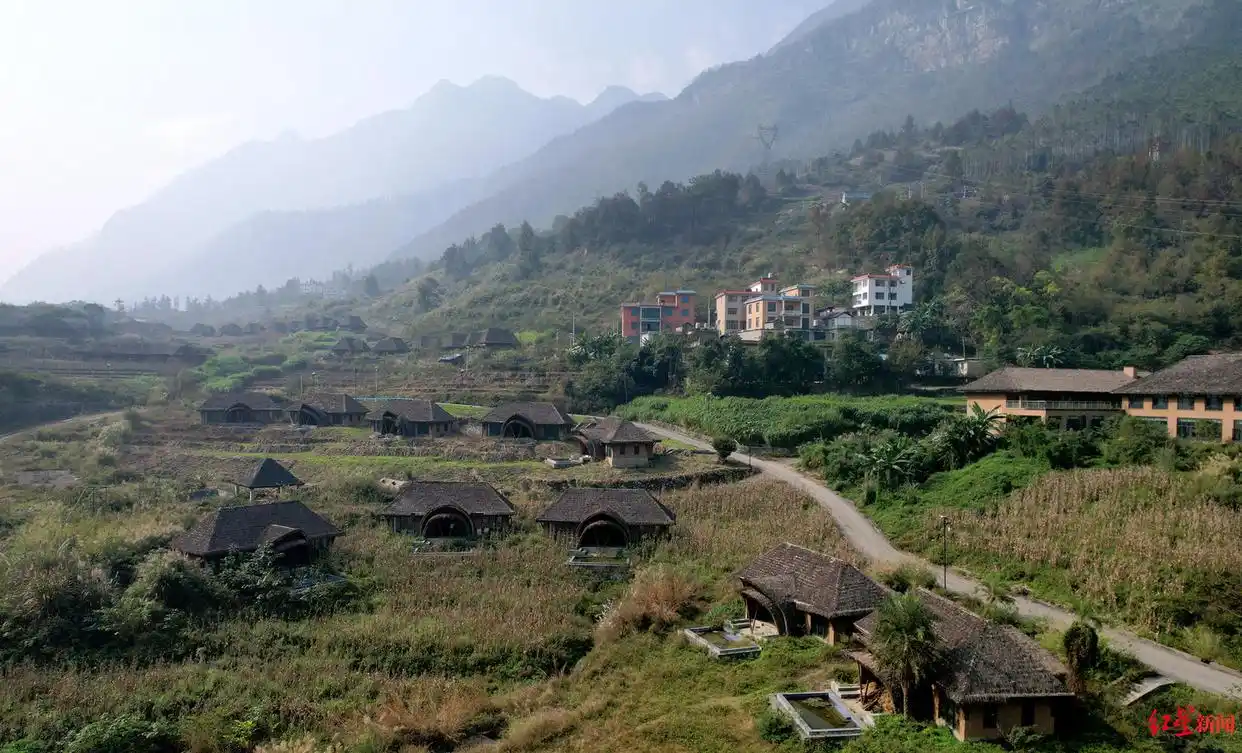 贵州一深山“稻田酒店”停工7年，网友质疑上亿投入“打水漂” 伴游天下记者实探有民宿营业，当地称在努力盘活