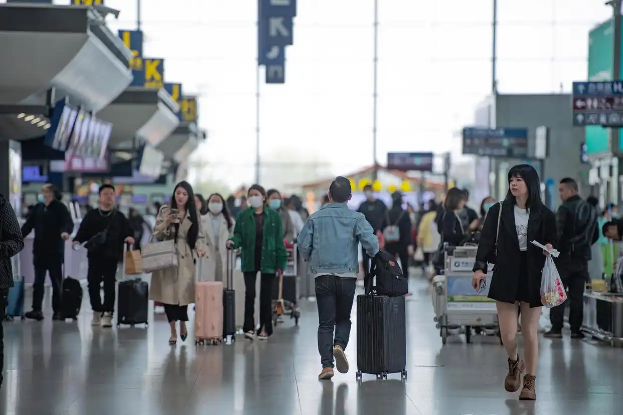 周末耍新疆赛里木湖，成都上班族“周边游”拓展到千里之外