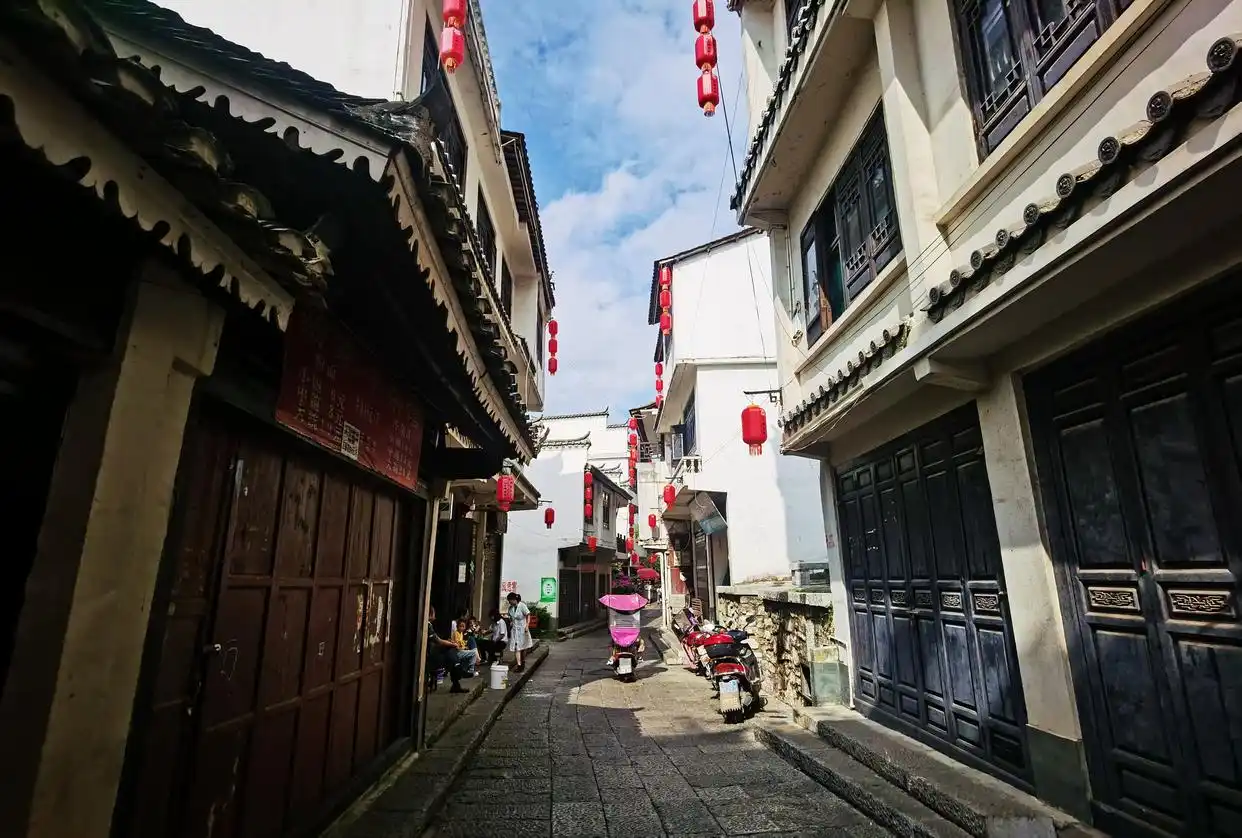 “国庆”+“中秋”，六枝岩脚古镇百元自助游攻略