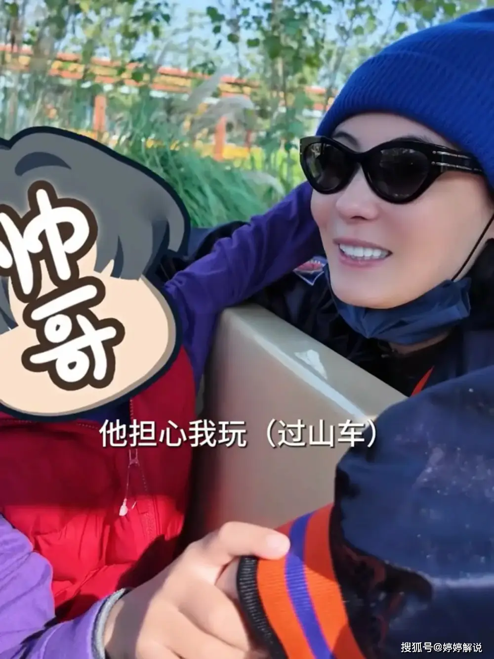 张柏芝携子游乐园被偶遇：7岁Marcus暖心拥抱妈妈，细节流露母子深情