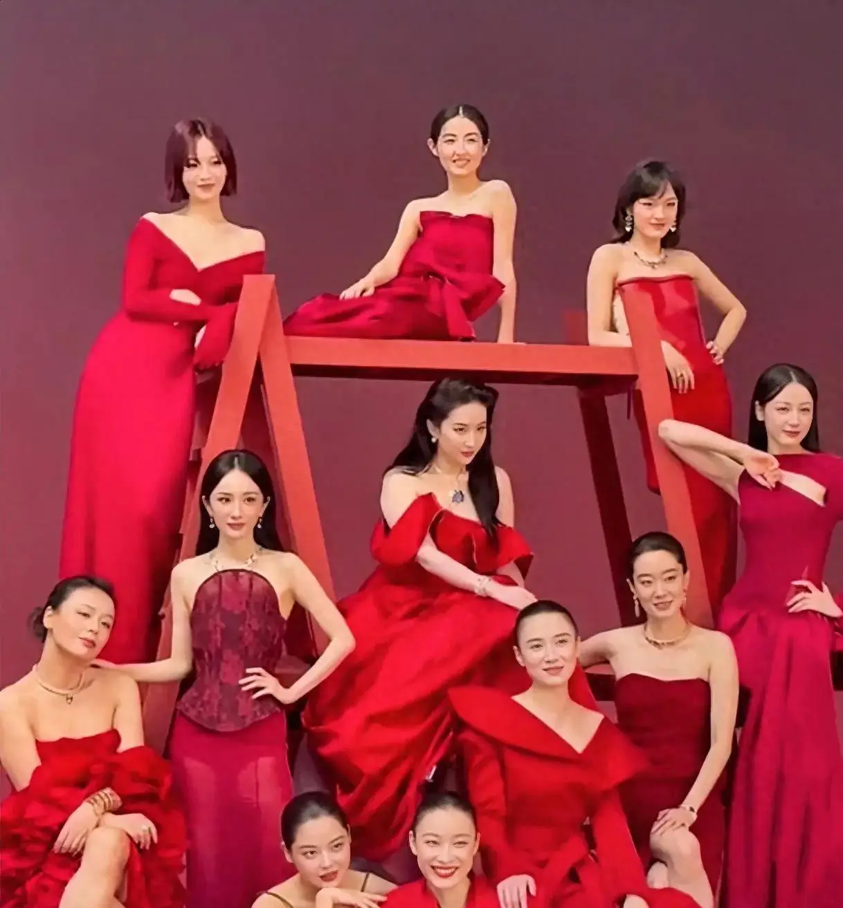 陪玩陪睡只是冰山一角？继向太后，周杰再曝潜规则，连杨紫也遭殃