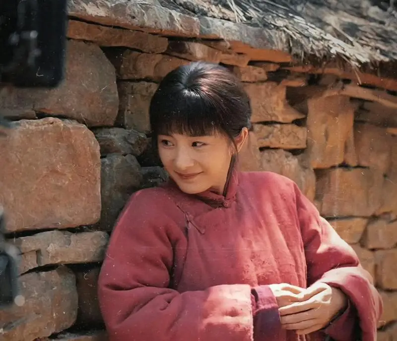 陪玩陪睡只是冰山一角？继向太后，周杰再曝潜规则，连杨紫也遭殃