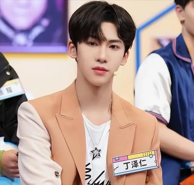 陪玩陪睡都不够看!继小鲜肉“被结扎”王晶再曝内幕，阴暗面曝光