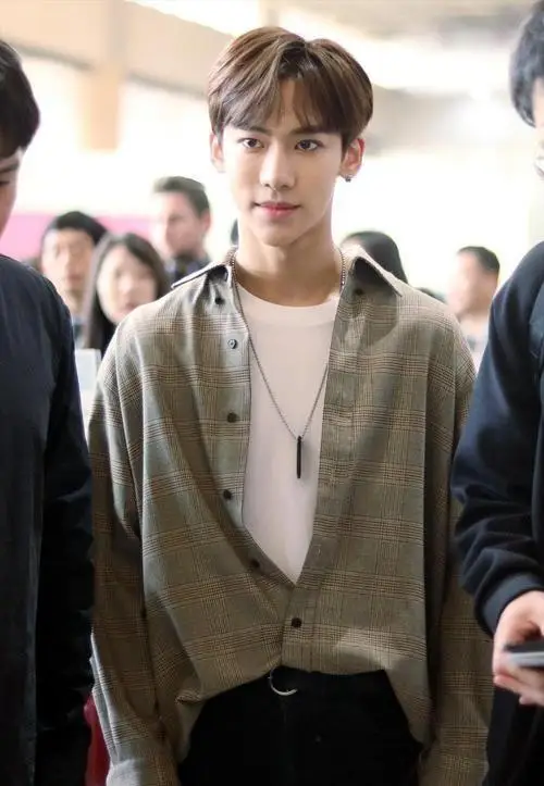 陪玩陪睡都不够看!继小鲜肉“被结扎”王晶再曝内幕，阴暗面曝光