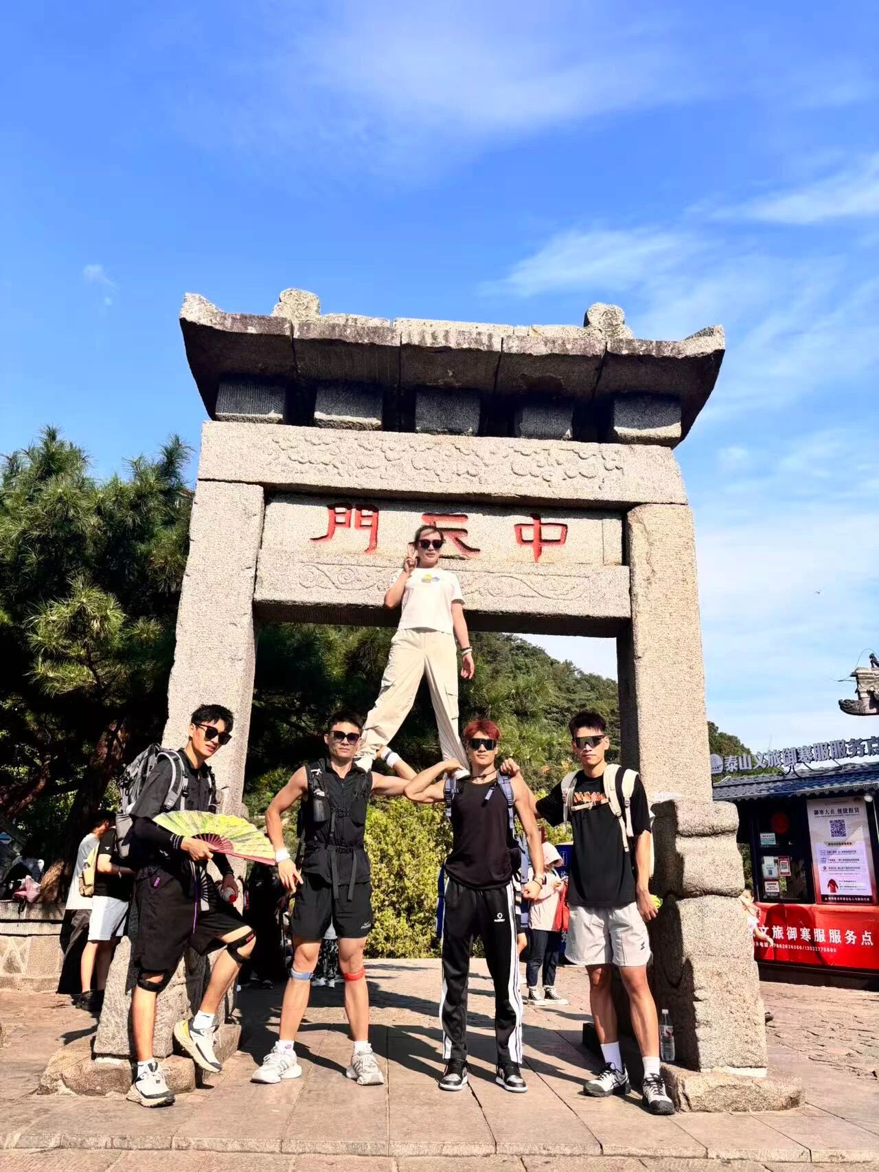 陪爬、陪玩、陪诊……陪伴生意咋这么火？