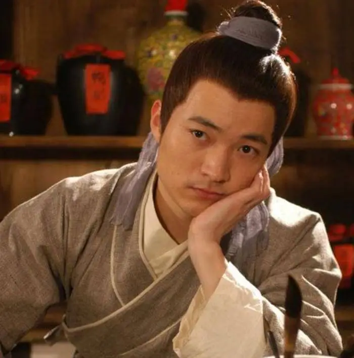 陪玩陪睡已经过时，转移财产、婚内移情，各玩各的阴暗面彻底曝光