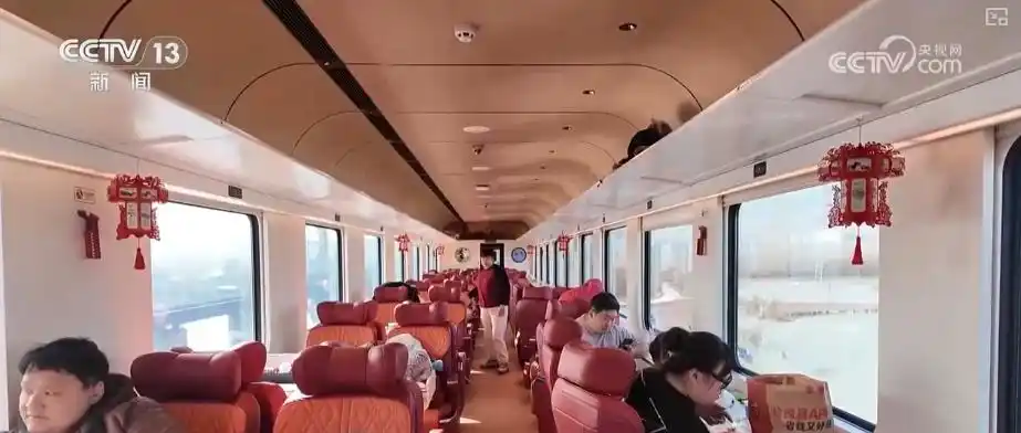 一条列车串联起两头冰雪资源 便捷交通让周末“冰雪游”触手可及