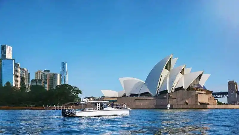 中国游客赴澳大利亚团队游恢复 首个旅游团出发