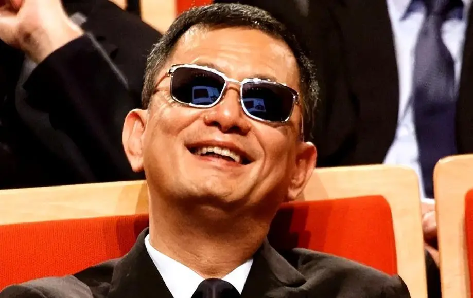 陪玩陪睡都不够？继小鲜肉“被结扎”，王晶再曝内幕，语出惊人