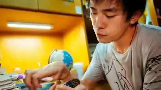 陪玩陪睡都不够？继小鲜肉“被结扎”，王晶再曝内幕，语出惊人