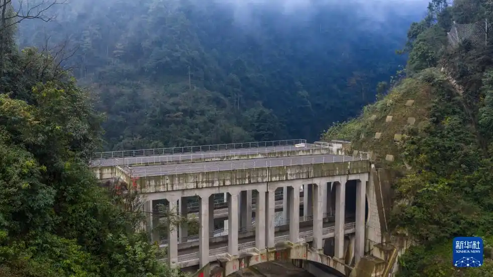 渝昆高铁最长隧道贯通！云南多个项目有新进展