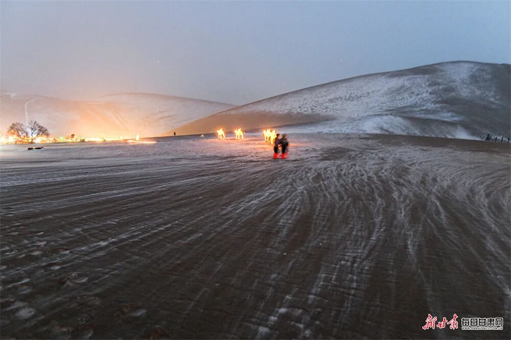 【镜观陇原】敦煌沙雪交融演绎大漠极致浪漫