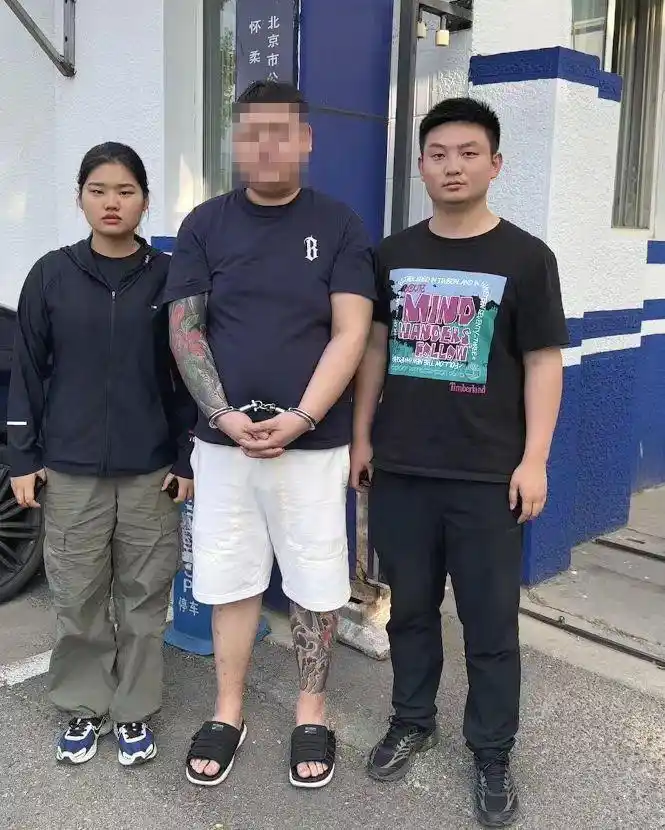 “95后”警察夫妻度蜜月抓获3名嫌疑人 当事人：职责所在和爱人并肩作战更有别样浪漫